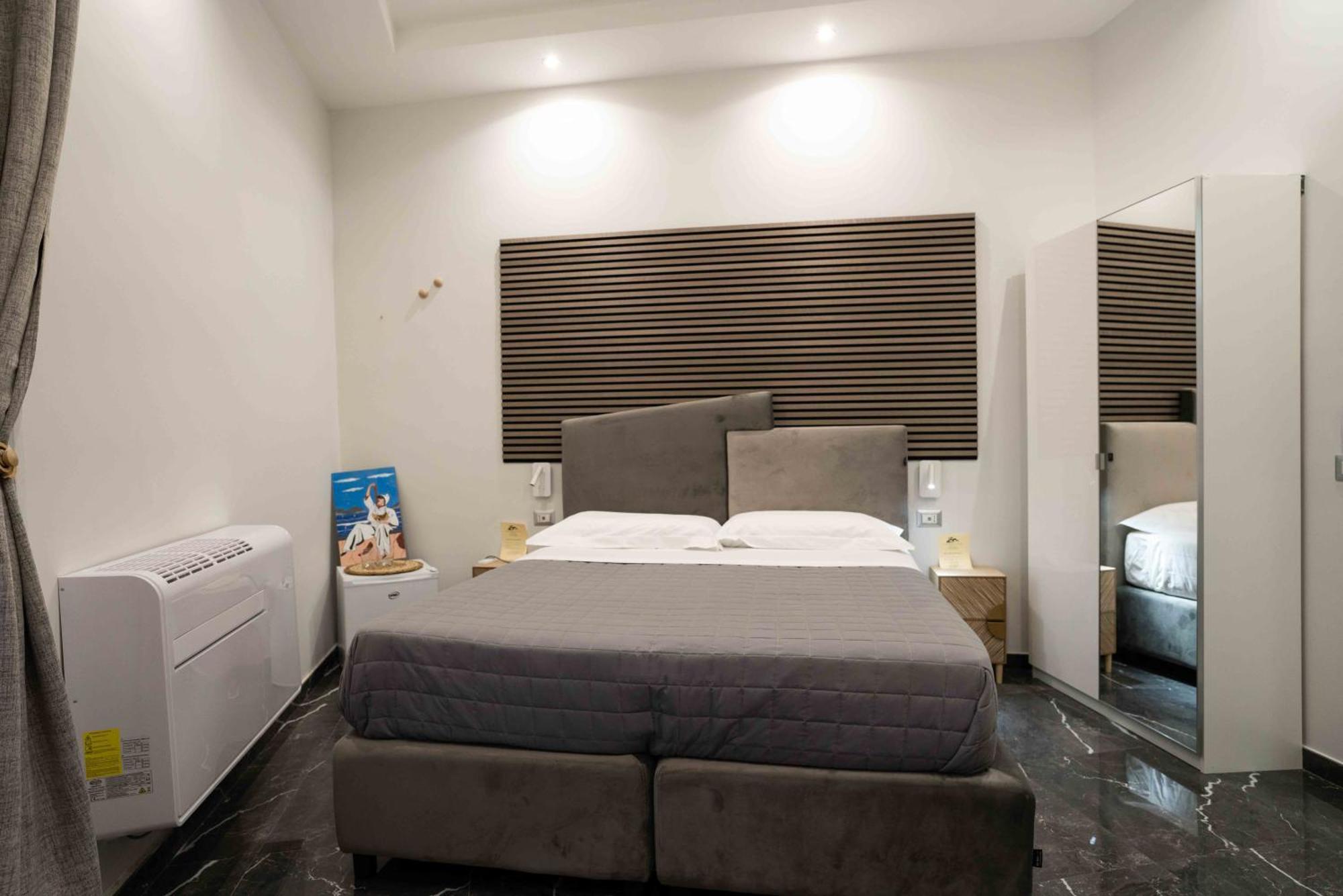 Worldwidesuites Napoli Eksteriør bilde
